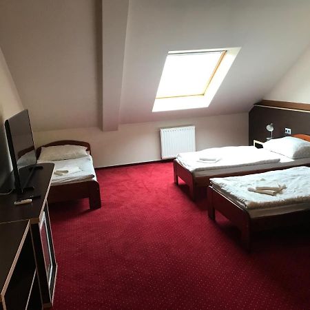 Aranytal Panzio Bed and Breakfast Komárom Eksteriør billede