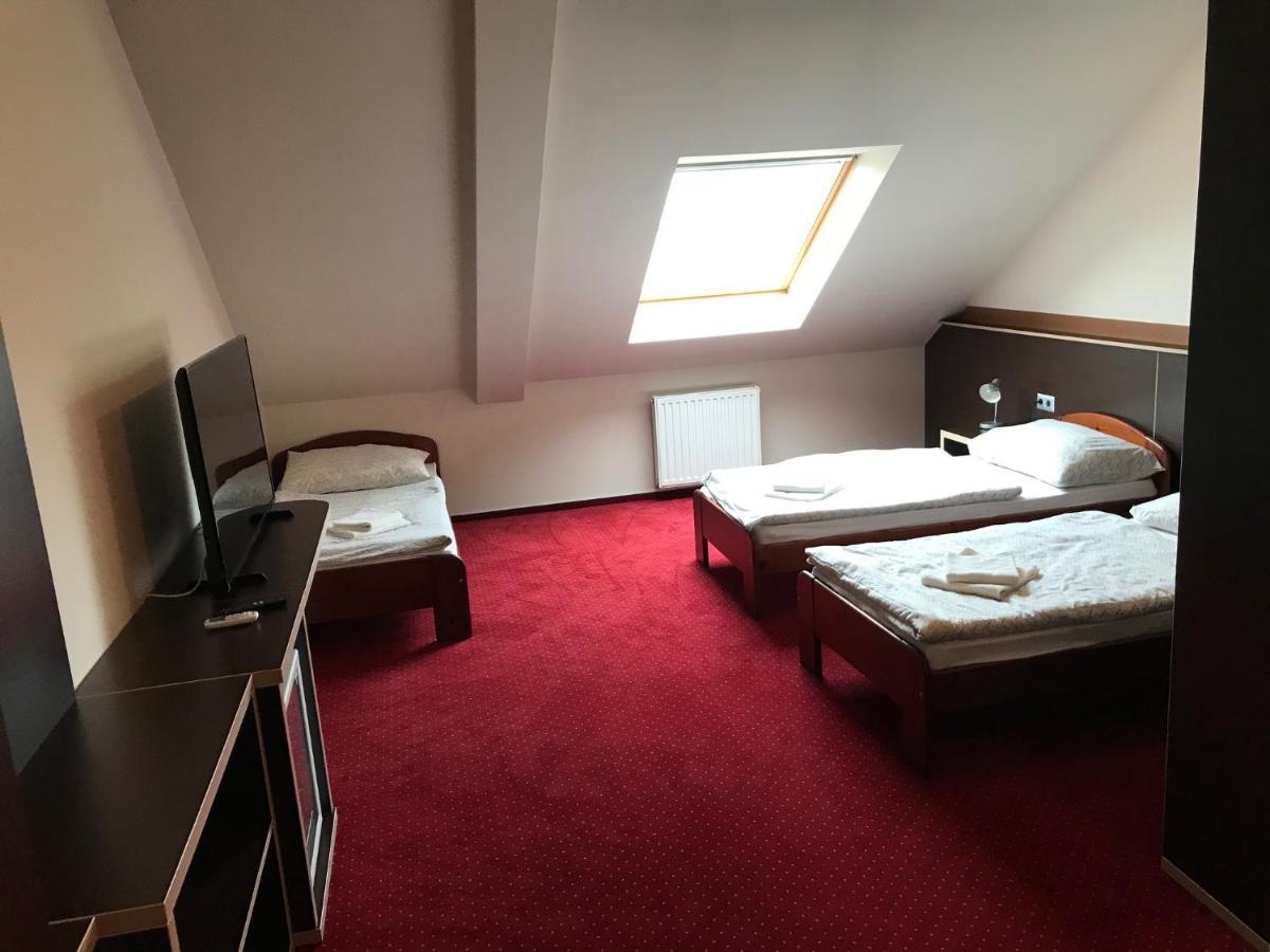Aranytal Panzio Bed and Breakfast Komárom Eksteriør billede